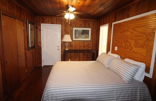 Cedar Grove House | This beautiful 1948 Bongo-low