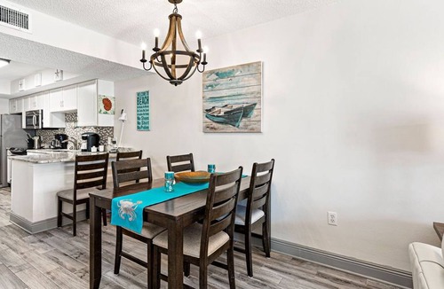 Foley Condo | This is one of our favorite locations! Great area close to attractions!