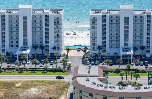 Foley Condo | This is one of our favorite locations! Great area close to attractions!