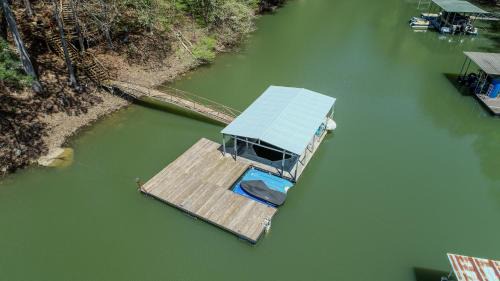 Houston House | Thistle Brae - Dock Toys Galore! And Pet-Friendly!