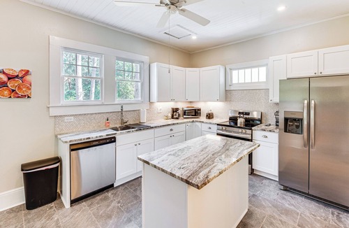 Thomasville House | Thomasville Cottage: Walk to Historic Downtown!