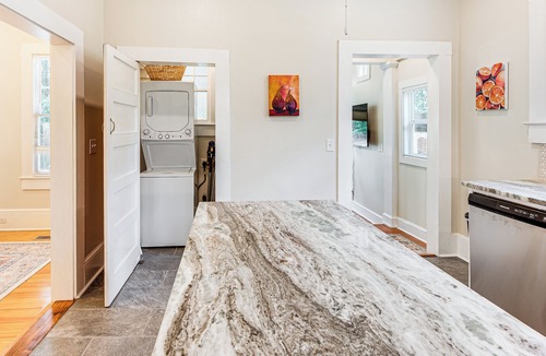 Thomasville House | Thomasville Cottage: Walk to Historic Downtown!