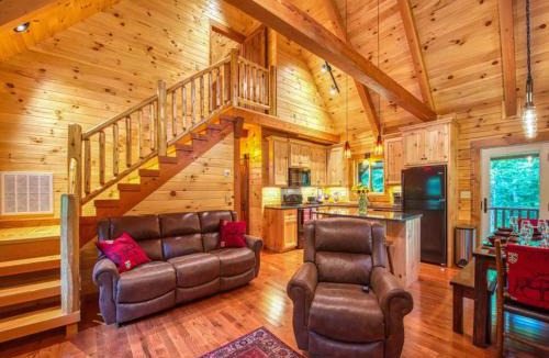 Maggie Valley House | Timber Cabin with Hot Tub and Outdoor Space