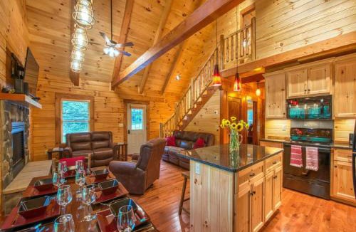 Maggie Valley House | Timber Cabin with Hot Tub and Outdoor Space