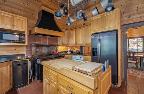 Camp Connell Cabin | Timber & Horn- Hot Tub