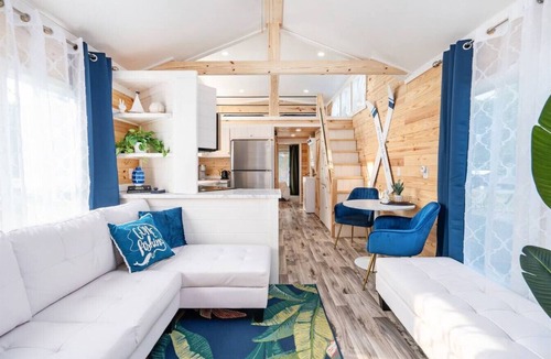 Guntersville Cottage | Tiny House Cabin w/Private Firepit + BOAT Parking Mins to Boat Ramps