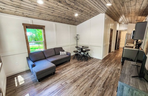 Guntersville Apartment | Tiny House Glamping Retreat- 670+ Acres Private Property on Lake Guntersville
