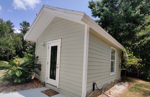 Middleburg Cottage | Tiny Lake House Oasis