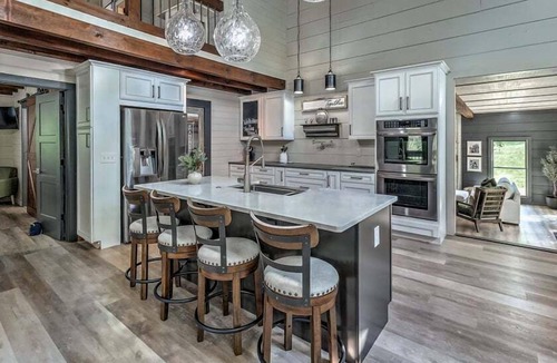 Dial House | Toccoa Time - Riverside | Pet Friendly | Firepit | Pool table