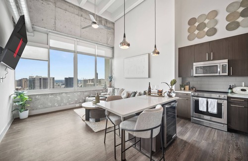 Downtown Atlanta Apartment | Top Floor Penthouse