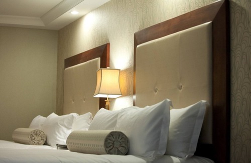 West Ashley Hotel | Town & Country Inn and Suites