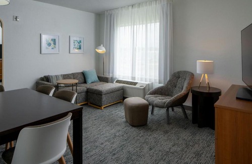 Huntsville Hotel | TownePlace Suites by Marriott Huntsville West/Redstone Gateway