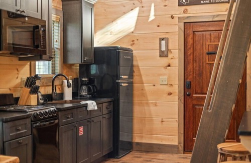 Rocky Grove Cabin | Trailhead Lodge #13 Loft + Fire Pit