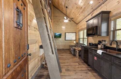 Rocky Grove Cabin | Trailhead Lodge #13 Loft + Fire Pit
