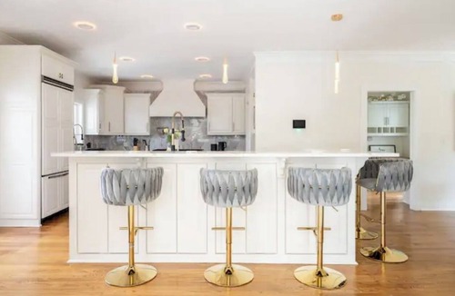 Jonesboro House | Tranquil Waters Lake Front retreat