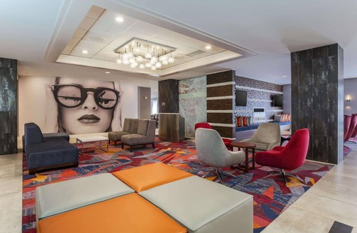 East Point Hotel | Travelers’ Oasis | Seasonal Pool | 2 Units Near Atlanta City Center - 7mi
