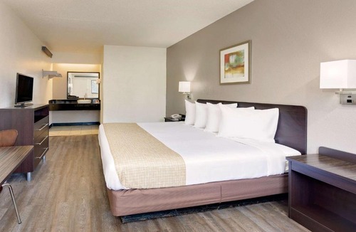 College Park Hotel | Travelodge by Wyndham College Park