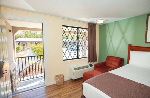 Macon Hotel | Travelodge by Wyndham Macon West