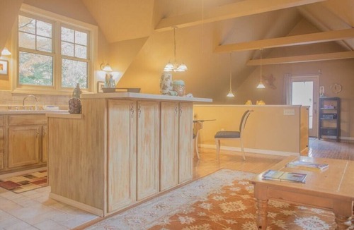 Egg Harbor Cabin | Treehouse at Plum Bottom *Voted Best of DC*