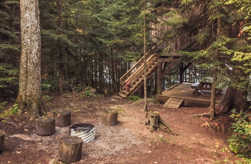 Saint-Faustin-Lac-Carre House | Treehouse, large windows and skylights | Lodging #04