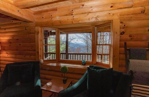 Mars Hill House | Treetops Cabin easy to Asheville with fast wifi and great view