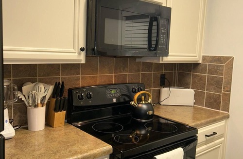 Greenbriar House | Trendy Atlanta Inspired 3 bedroom townhome conveniently located near the airport