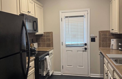 Greenbriar House | Trendy Atlanta Inspired 3 bedroom townhome conveniently located near the airport
