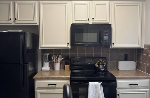 Greenbriar House | Trendy Atlanta Inspired 3 bedroom townhome conveniently located near the airport