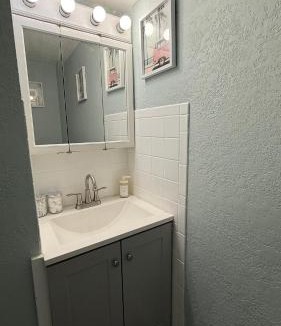 Cocoa Beach Hotel | Tropical Beach Studio Getaway B