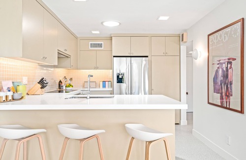 The Mesa Condo | Tropical Modernism @ The Royal Hawaiian in South Palm Springs