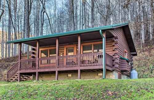 Clyde Cabin | 'Turkey Creek Cove’ Clyde Cabin w/Mtn Views!