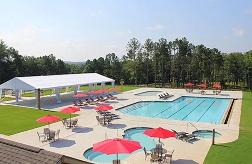 Douglasville Villa | Two-Story Villa Overlooking Lunker Lake w/Kitchenette, WiFi, & Covered Porch
