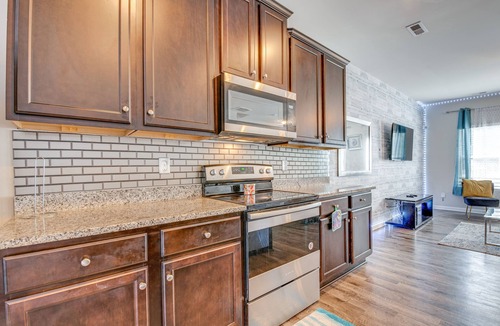 Union City House | Union City Townhome: 17 Mi to Downtown Atlanta!