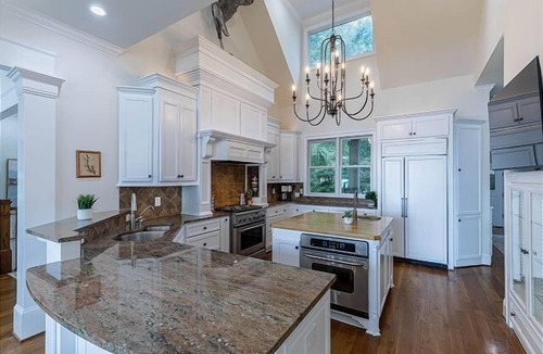Eatonton House | Unique Lake Lodge Retreat with game room