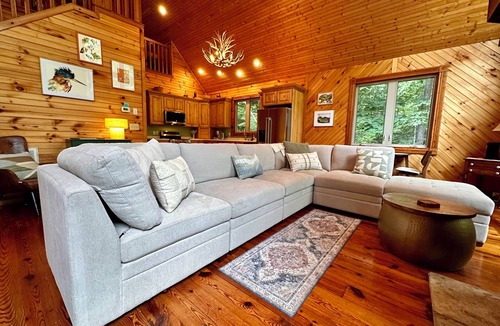 Marshall Cabin | Unwind by the River: Serene Cabin Getaway near Asheville and Hot Springs, NC
