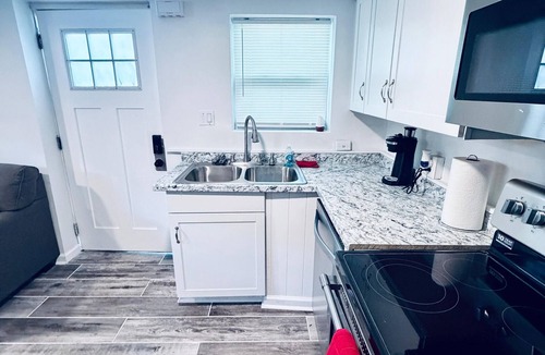 Atlanta House | Unwind & Explore! 2BR Retro Bungalow Downtown ATL