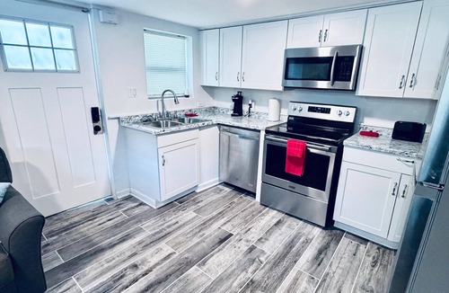 Atlanta House | Unwind & Explore! 2BR Retro Bungalow Downtown ATL