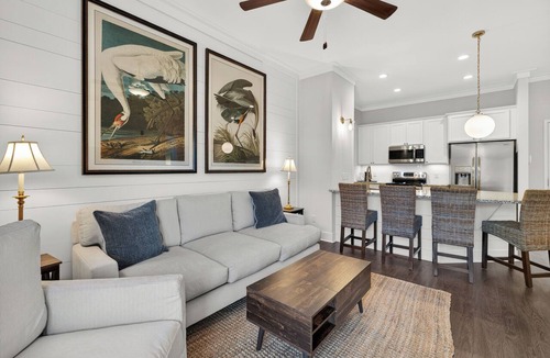 King City Condo | Updated condo with pool & steps to village. Enough room for your pup.