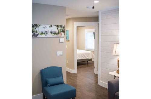 Destin House | Updated Cottage in Renovated Private Community.