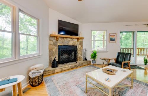 Mountain Springs House | Updated Home w/Private Hot Tub & Mtn Views!