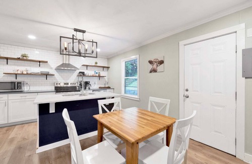 Crestline Heights House | Updated Kitchen, Near Downtown - Cozy on 86th