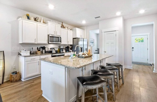 Ono Island House | Upscale 4BR Near Beach King Beds Dog Friendly