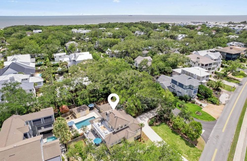 East Beach House | Upscale East Beach & Pool