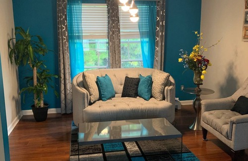 Conley House | Upscale Modern Home in Very Discreet Neighborhood Near Downtown