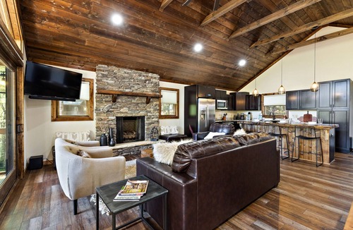 Seven Devils Cabin | Upscale Mountain Cabin w/Living Room Views