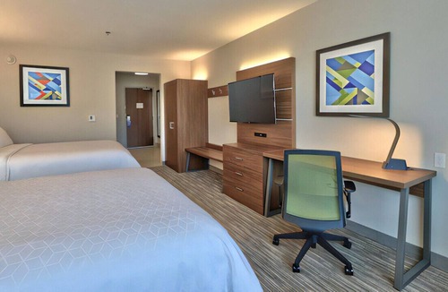 Northeast Heights House | Upscale & Stylish Room! for Groups & Families