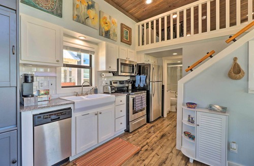 Austin House | Upscale Tiny Home - Boho-Chic Austin Getaway!