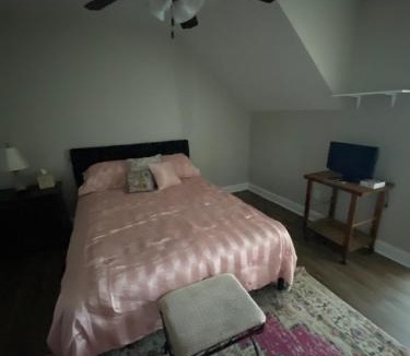 Statesboro House | Upstairs Bed & Bath