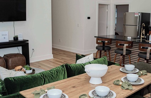 Springfield House | Urban Oasis - A Newly Renovated 4BR Dream!