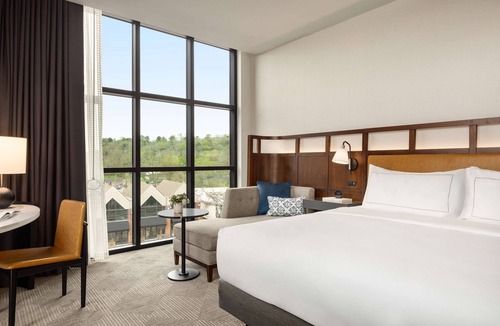 Homewood Hotel | Valley Hotel Homewood Birmingham, Curio Collection by Hilton